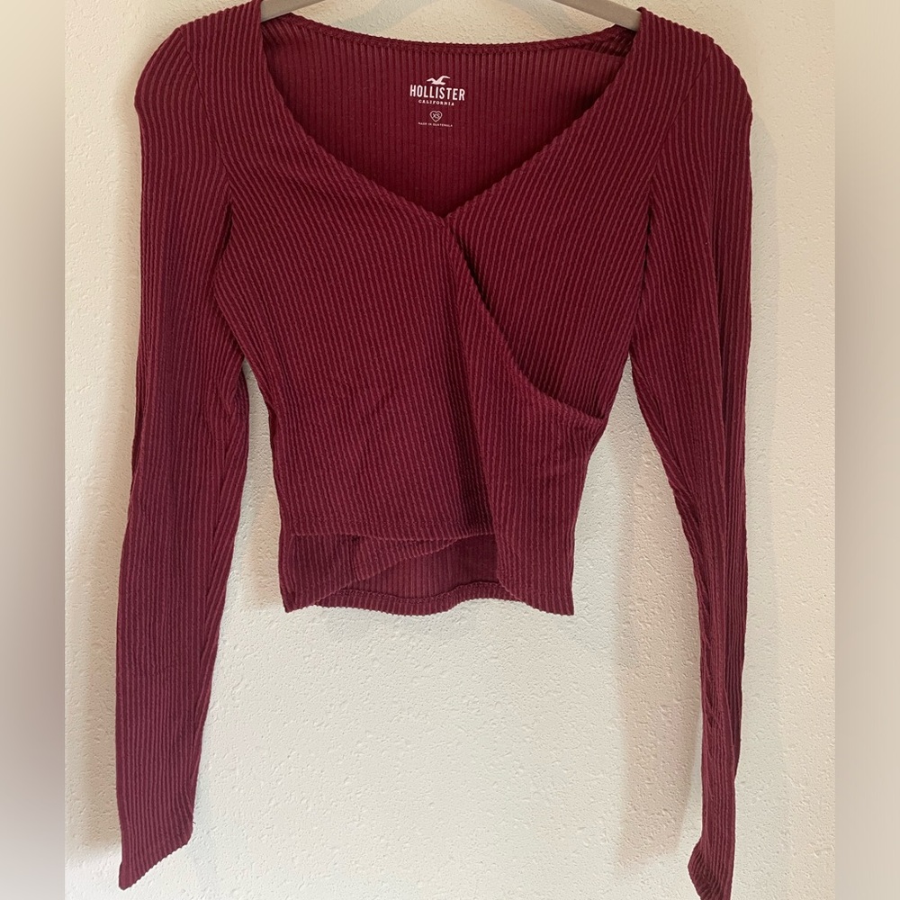 Hollister Maroon Ribbed Cropped V-Neck Long Sleeve Shirt Size XS
